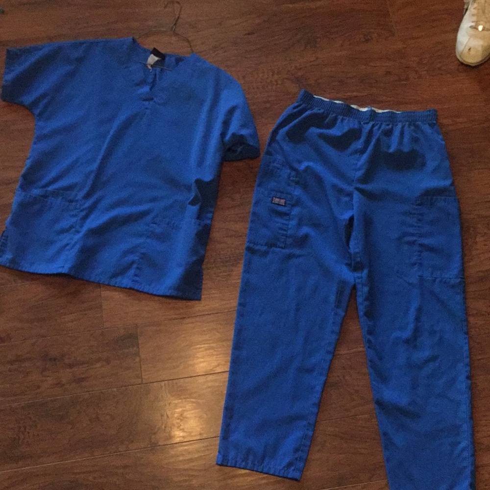 Scrub set